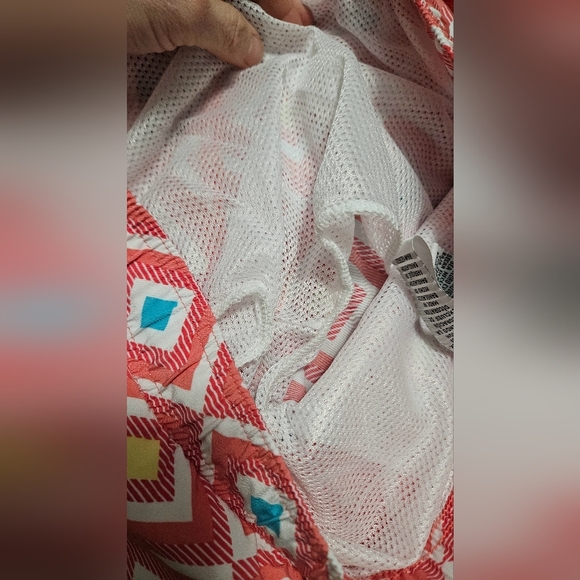 MALIBU BEACH CLUB Geometric print swim trunks in Coral. Size Medium NWT - Picture 9 of 9